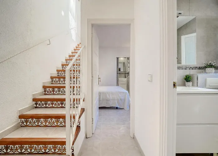 Geranios By Interhome * Roses